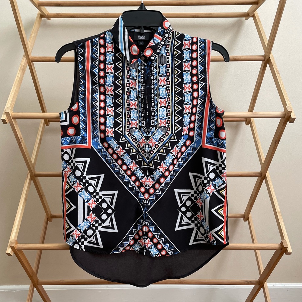 SLEEVELESS BUTTON UP TOP